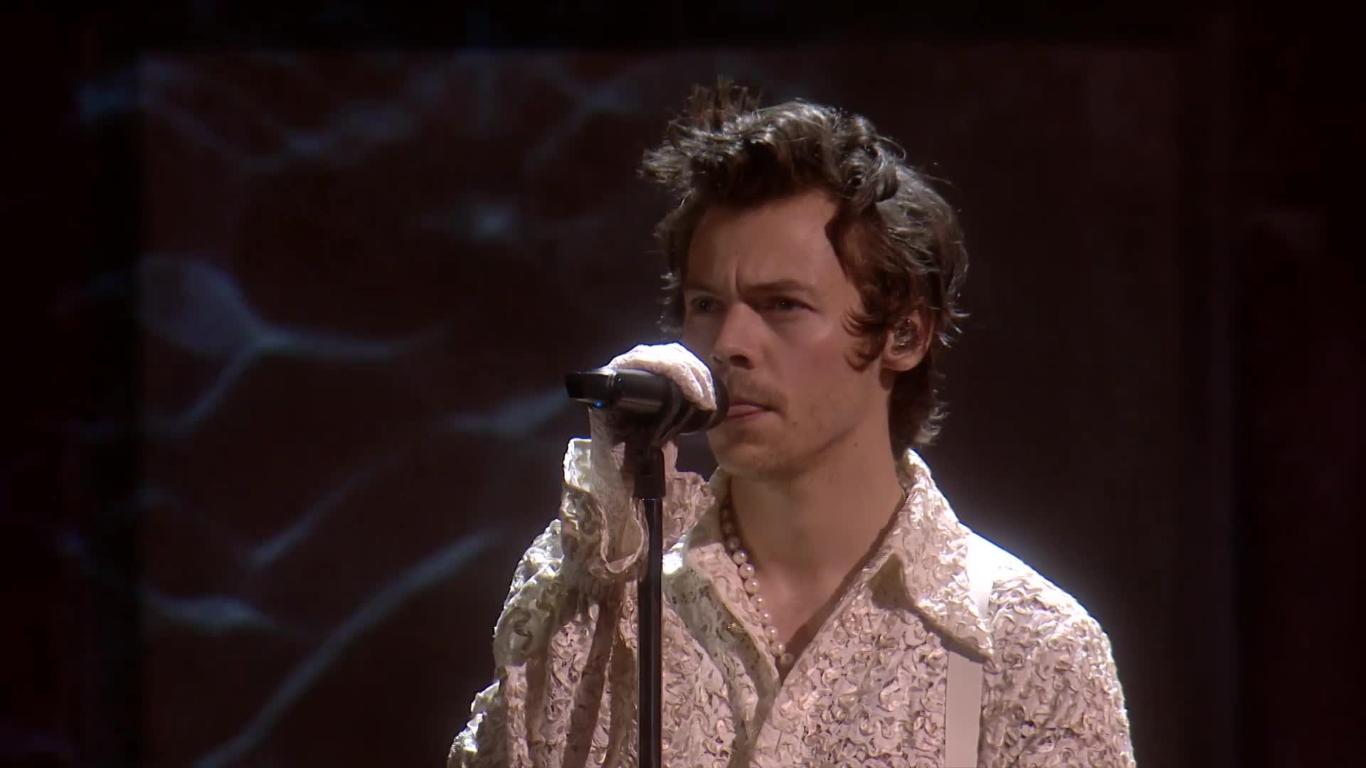 Harry Styles - Falling (Live At The Brit Awards 2020)